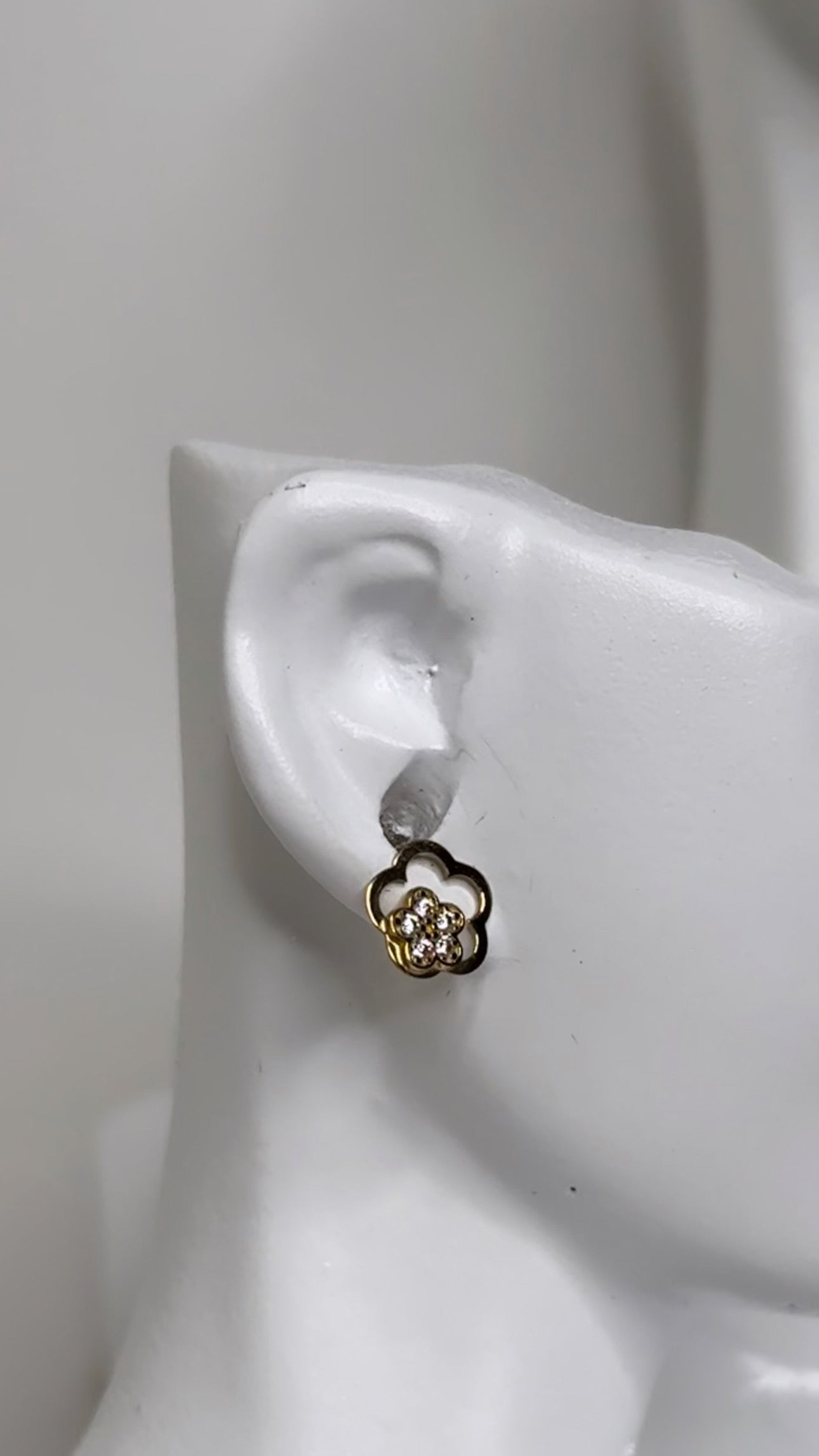 Flower 10k earrings